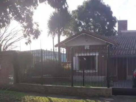 Hermosa Vivienda sobre Industria en Excelente Ubicación, Gle