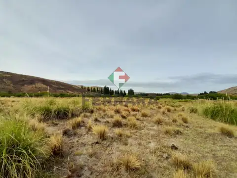 Bellísima fracción en Villa Llanquín, frente a la costa del Río Limay