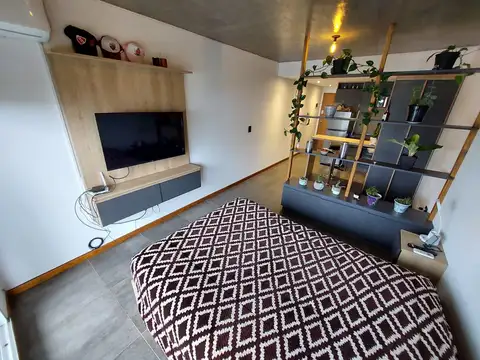 al frente, de excelente calidad, con quincho y laundry