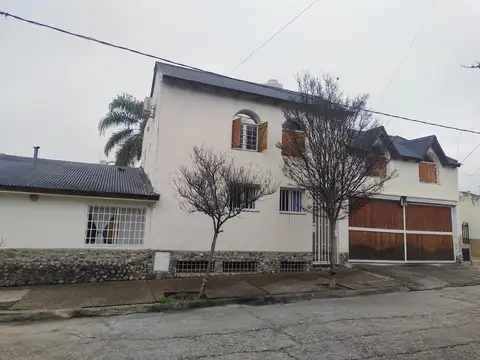 VENTA CASA  3 DORMITORIOS Y DOBLE COCHERA