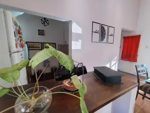 Casa 8 ambientes con 2 baños