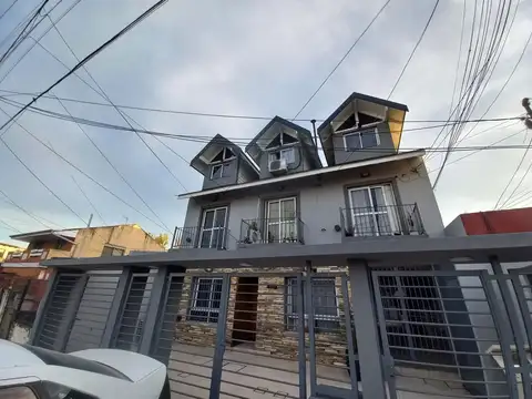Departamento tipo duplex a mts avenida San Martin