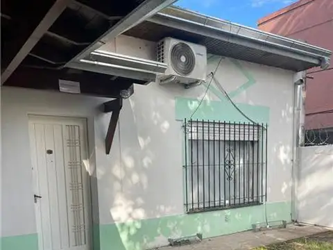 Casa en Alquiler en Banfield, $ 750.000
