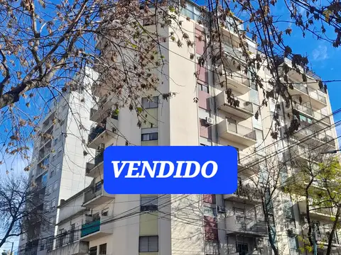 RETASADO  MONOAMBIENTE AL FRENTE C/ BALCON  COCINA INDEPENDIENTE BAÑO COMPLETOTODO LUZ.