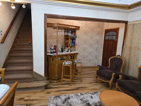 Casa 5 ambientes con 1 baño