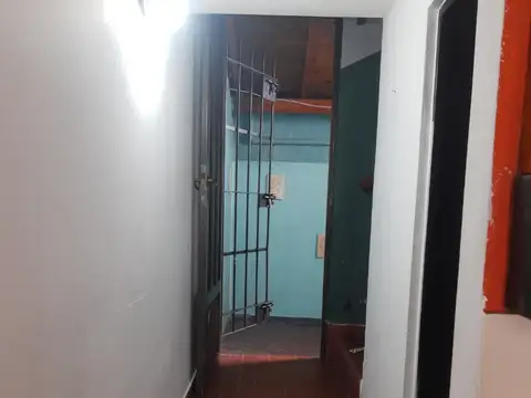 Casa 2 ambientes con 1 baño