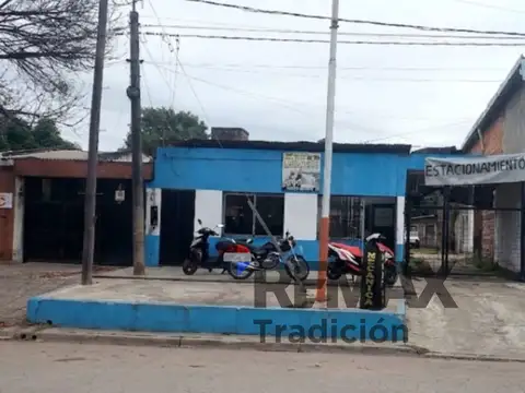 Vta casa a reciclar y local en gran terreno rcia