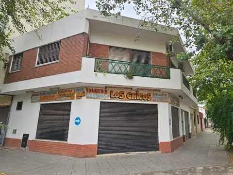 Excelente casa c/local, parque,quincho, parrilla y garage!