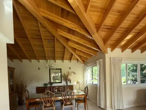 Casa 10 ambientes con 5 baños