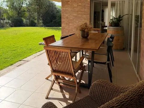 Casa en Venta con 2 cocheras