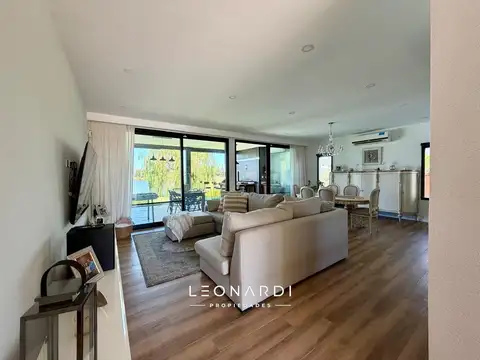 Casa 4 ambientes con 4 baños