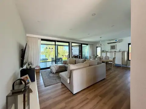 Casa 4 ambientes con 4 baños