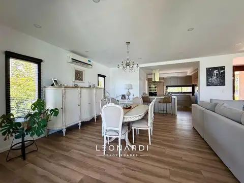 Casa en Venta con 1 cochera