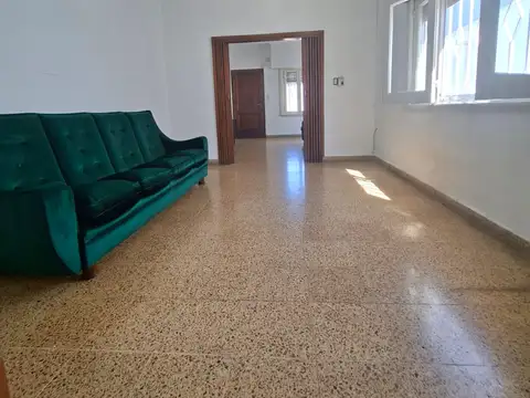 Casa en Venta con 4 cocheras