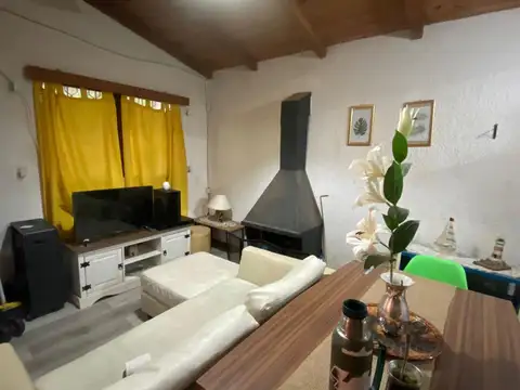 Casa 2 ambientes con 2 baños