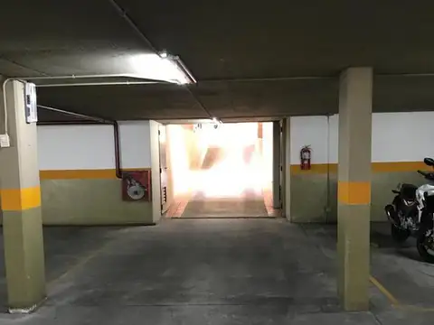 Cochera en venta en San Isidro Centro