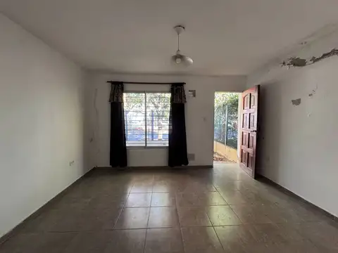 Casa 5 ambientes con 1 baño