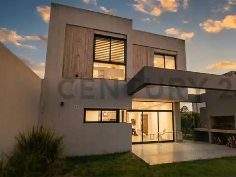 Venta de Casa en Gorina 488 e/ 133 y 134.Tres Dormitorios, parque y pileta