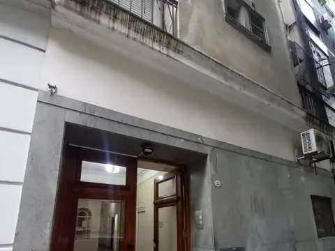 Departamento en Alquiler  1 Ambiente al frente. Inmejorable ubicacion.- A 1 cuadra de Av. Pueyrredon
