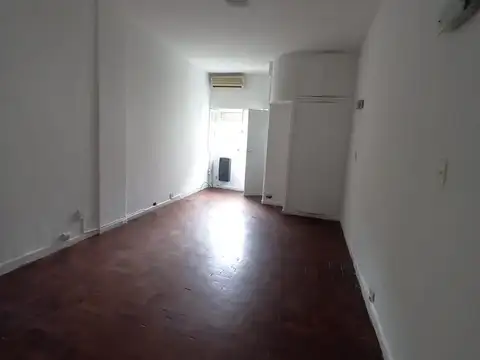 Departamento en Alquiler  1 Ambiente al frente. Inmejorable ubicacion.- A 1 cuadra de Av. Pueyrredon