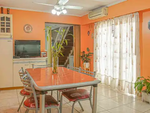 Casa 4 ambientes con 2 baños