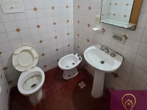 Casa 2 ambientes con 1 baño