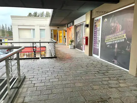 LOCAL EN VENTA CON RENTA - CENTRO COMERCIAL LIRIOS DEL TALAR PACHECO