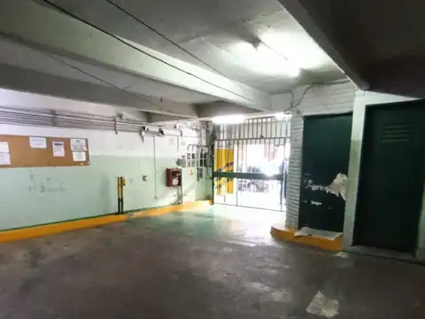COCHERA CUBIERTA EN  ESTACIONAMIENTO DE AGUERO