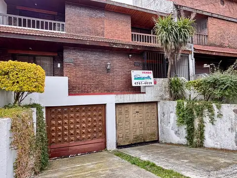 Triplex 5 amb con pileta jardìn y cochera