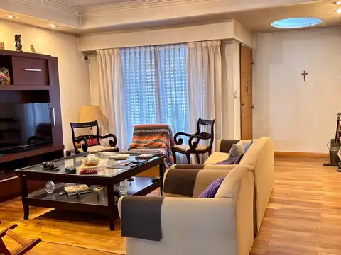 Casa 5 ambientes con 3 baños
