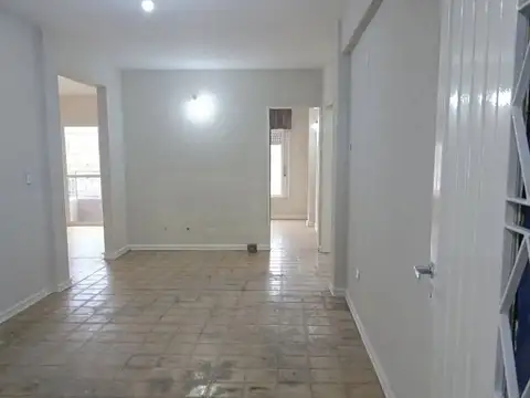 Venta galpón 300² y vivienda 4 amb