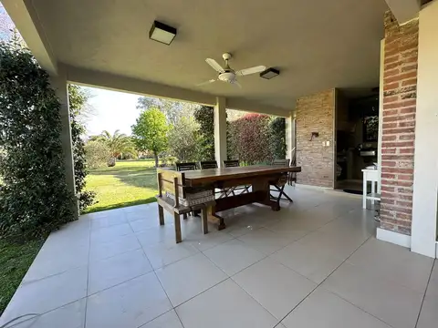 VENTA CASA 4 AMB LAS PRADERAS DE LUJAN DOS LOTES