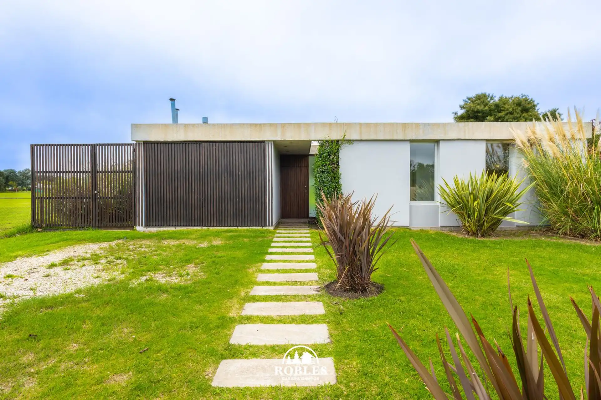Casa estilo moderno en el barrio privado Arenas del Sur