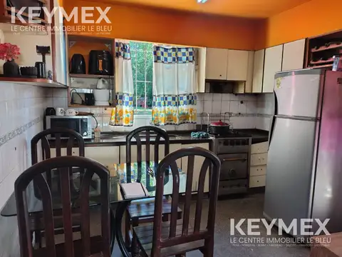 Casa 6 ambientes con 2 baños