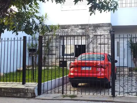 Casa de 6 ambientes ideal 2 familias o familia numerosa con terreno propio 8,80 x 21,40