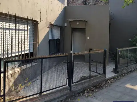 Venta de Casa 4 ambientes apta comercial en Pilar Centro