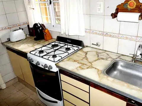 LINDA CASA EN LOMAS DE ZAMORA - APTA CRÉDITO