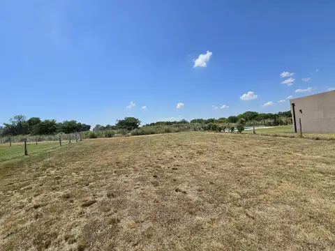 LOTE AREA 2 INTERNO BARRIO SAN SEBASTIAN 883 mts