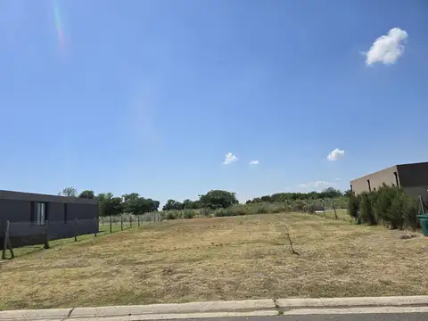 LOTE AREA 2 INTERNO BARRIO SAN SEBASTIAN 883 mts