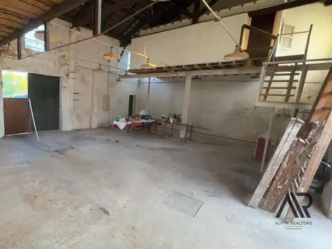 Galpón en alquiler de 367m2 ubicado en Colón