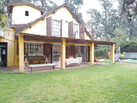 Casa 4 ambientes con 2 baños