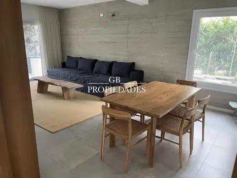 Casa 6 ambientes con 3 baños