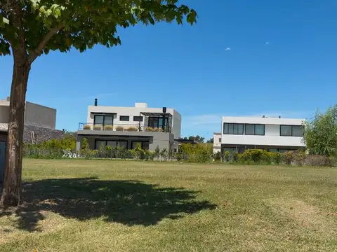 Terreno en Venta 32  mts Fondo