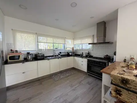 CASA EN BARRIO CERRADO MIRALAGOS - VENTA