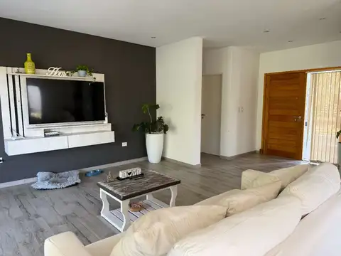 CASA EN BARRIO CERRADO MIRALAGOS - VENTA