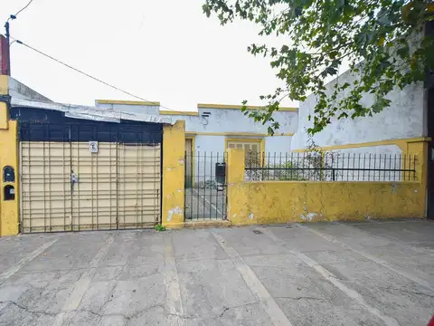 VENTA CASA ANTIGUA A RECICLAR O APTA DESARROLLO