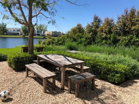 Casa en alquiler en Barbarita,  desde el 29/12 al 31/1 con costa a la laguna