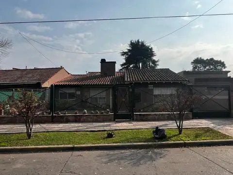 Casa en Venta en Adrogue, USD 498.000