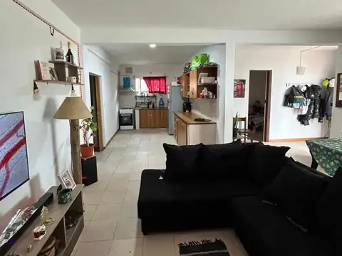 Se vende casa y 2 apartamentos en la Teja garages