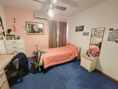 Departamento Duplex, 2 dormitorios, 2do piso por escalera.
